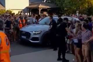Una multitud recibi&oacute; a Lionel Messi en su casa de Rosario