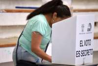 Este domingo, 15 de octubre de 2023, los ecuatorianos volver&aacute;n a las urnas para la segunda vuelta electoral. 