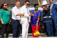 El presidente Daniel Noboa puso la primera piedra en el muelle