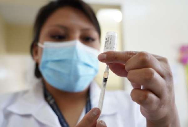 Funcionarios del Hospital Andrade Mar&iacute;n fueron vacunados a pesar de que no constaban en el listado