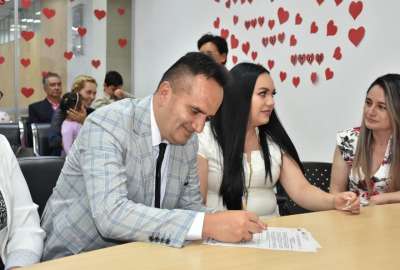 La instituci&oacute;n celebr&oacute; los matrimonios en las diversas agencias a escala nacional, y en ceremonias privadas.