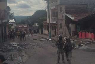 Suspensi&oacute;n de servicios en Esmeraldas tras el temblor