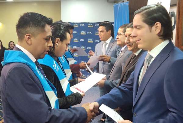 La tarde de este viernes, el Ministerio de Trabajo condecor&oacute; a CNT como organismo evaluador de conformidad. El evento se dio en Quito. 