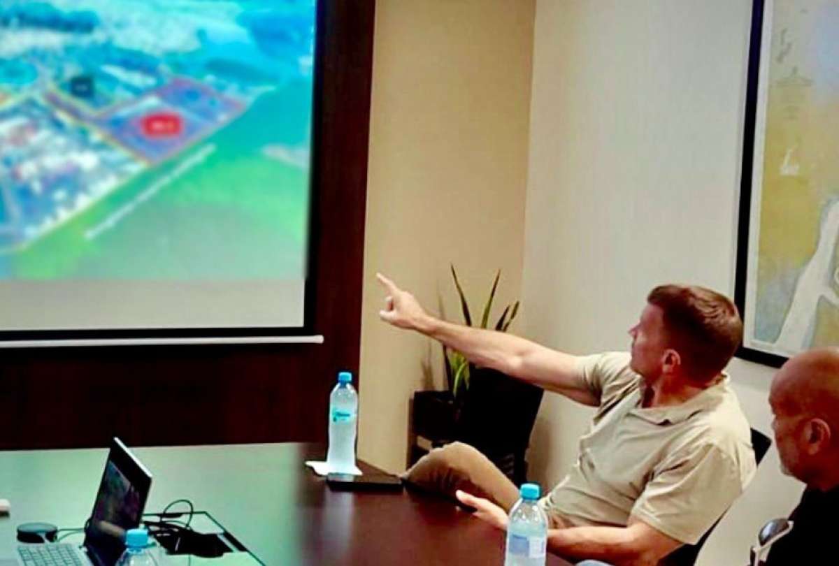 El Bloque de Seguridad de Ecuador y el equipo del experto en seguridad, Erik Prince, analizaron su visita en el puerto de Guayaquil. 
