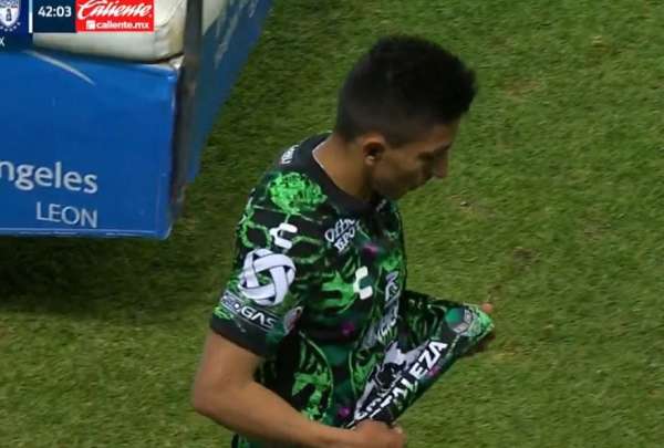 &Aacute;ngel Mena sali&oacute; lesionado en el f&uacute;tbol mexicano