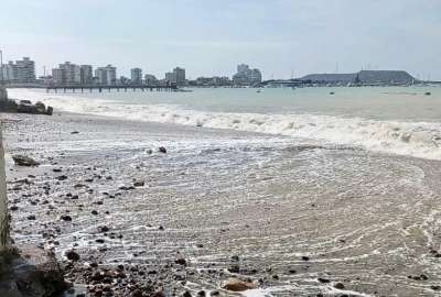 Los aguajes y oleajes continuar&aacute;n durante este mes en la costa ecuatoriana. 