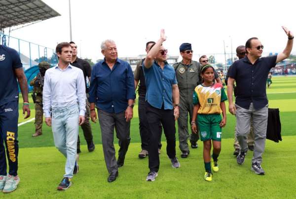 Presidente Noboa entreg&oacute; un centro deportivo en El Guabo