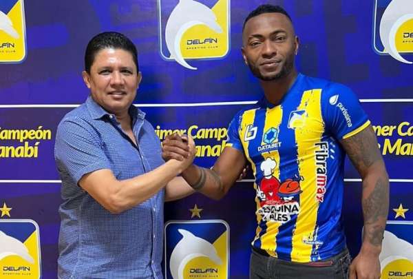 Perlaza entrena Aucas a pesar de haber sido presentado en Delf&iacute;n