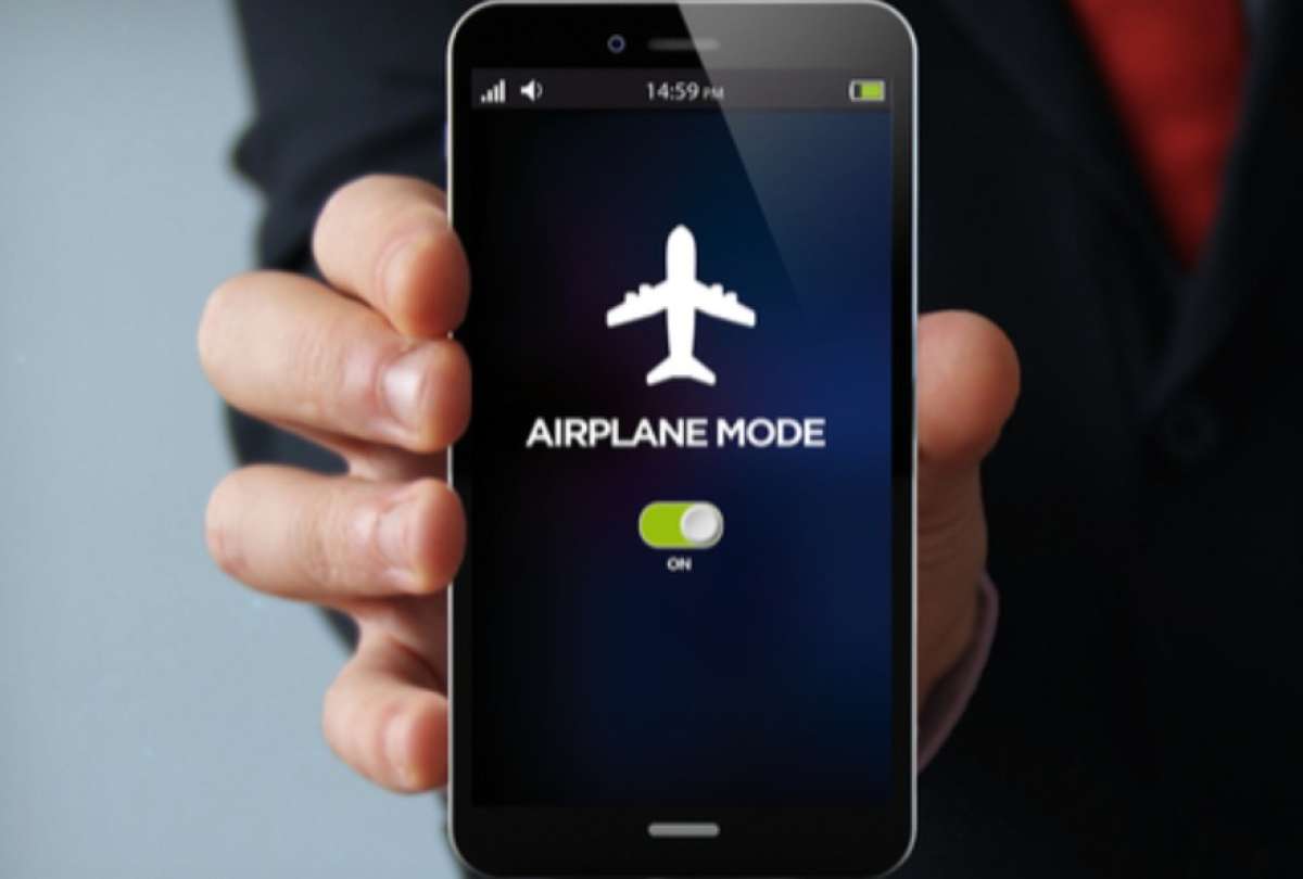 &iquest;Por qu&eacute; piden usar el modo avi&oacute;n en los vuelos?