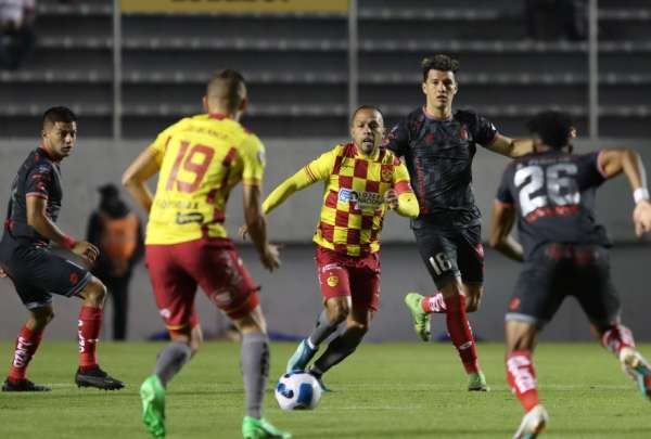 El Nacional derrot&oacute; al Aucas en un partidazo