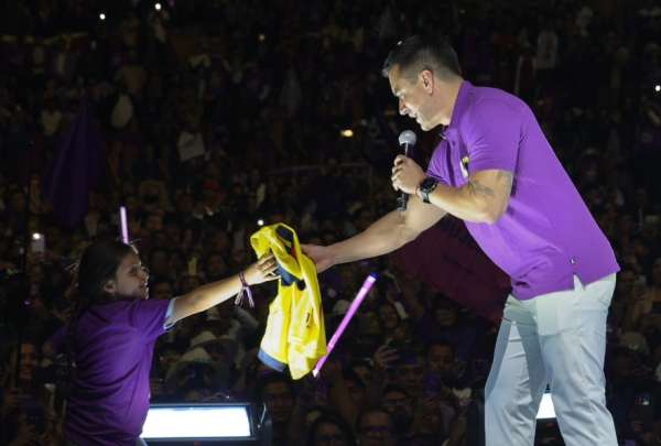 Daniel Noboa llen&oacute; el Coliseo General Rumi&ntilde;ahui en su cierre de campa&ntilde;a en Quito.