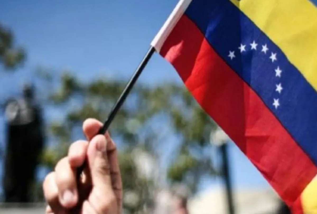  El régimen de Venezuela anunció la suspensión de todos los vuelos provenientes desde Colombia por supuesta conspiración.