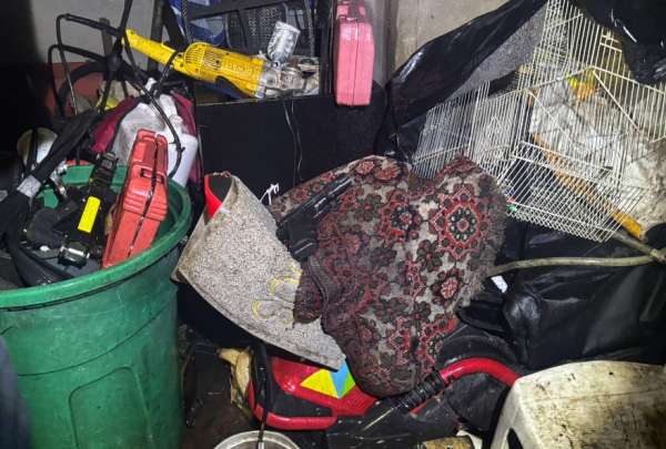 Armas de fuego, droga y motocicletas reportadas como robadas se incautaron en el operativo.