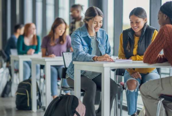 Una gu&iacute;a para postular en las becas Futuro Femenino.