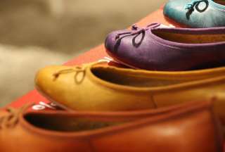 El gran robo qued&oacute; a la mitad: se llevaron 220 zapatos, todos derechos