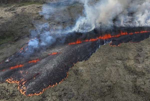 Las autoridades siguen de cerca la actividad del volc&aacute;n de Islandia