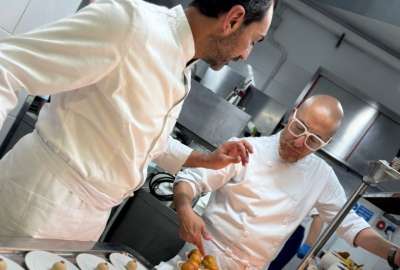 Camar&oacute;n, pl&aacute;tano verde y chocolate fino de aroma cautivaron a chefs y expertos en Monza, Italia, posicionando a Ecuador como una potencia gastron&oacute;mica.