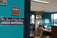 La Fiscalía allanó las oficinas de dos juezas de la Corte Nacional de Justicia.