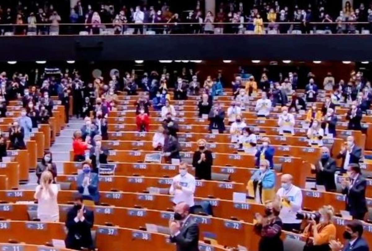 Ucrania pasa a ser candidato a adhesi&oacute;n a la Uni&oacute;n Europea