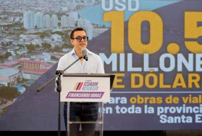El presidente Daniel Noboa entreg&oacute; los recursos para mejorar la vialidad en la provincia. 