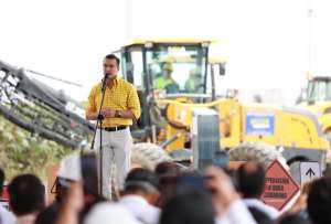 “Hoy algunos quieren generar disturbios… aquí estoy”, dijo Daniel Noboa en Machala al iniciar la ampliación de la vía La Primavera