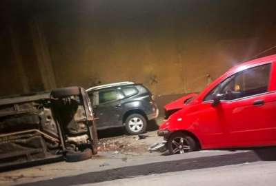 Tres veh&iacute;culos colisionaron en e T&uacute;nel San Diego. 