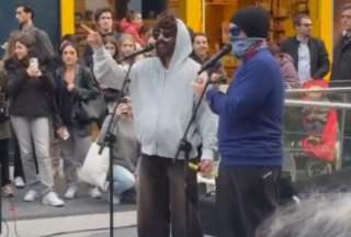 Feid se disfraz&oacute; para dar un concierto callejero en Barcelona