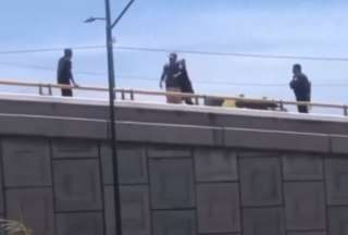 Uno se quer&iacute;a suicidar, el otro lo ayudaba y la polic&iacute;a se llev&oacute; al equivocado