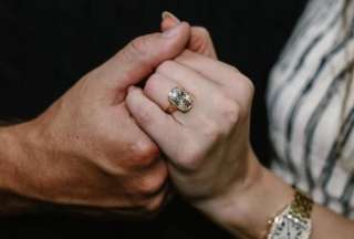 El anillo de compromiso de Taylor Swift: un antiguo diamante dise&ntilde;ado por Travis Kelce