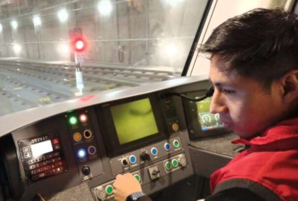 El tren 16 del Metro de Quito se traslad&oacute; por su propia tracci&oacute;n a las instalaciones de Talleres y Cocheras, ubicadas en el sector Quitumbe, en el sur de Quito.