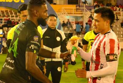 Gabriel Achilier entreg&oacute; el Bananerito de peluche