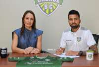 Adolfo Muñoz (der.) fue presentado como nuevo fichaje del Orense para la temporada 2023.
