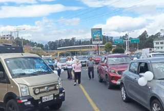 Moradores del Valle de los Chillos protestan contra el peaje en la autopista General Rumi&ntilde;ahui