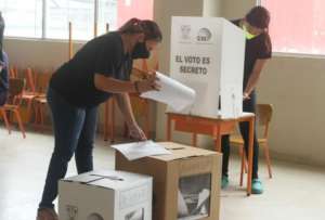 Gobierno a&uacute;n eval&uacute;a el n&uacute;mero final de preguntas de la consulta ciudadana.