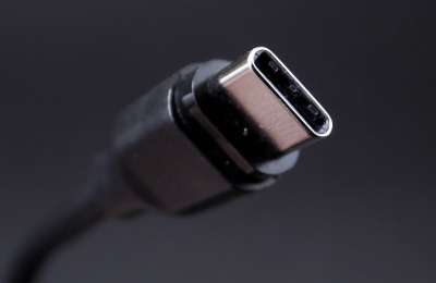 Apple acatar&aacute; la ley que le impone usar un cargador USB-C para sus dispositivos en Europa