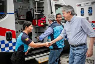 En Manta, el Gobierno entreg&oacute; 25 nuevas ambulancias