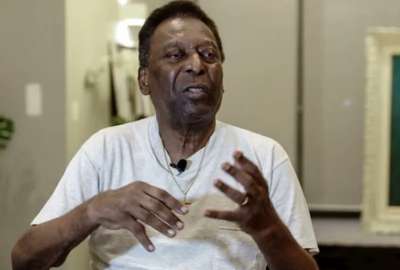 Pel&eacute; permanece internado con medicamentos paliativos en el hospital