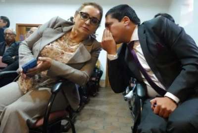 El asamble&iacute;sta Adri&aacute;n Castro expuso el documento emitido por Contralor&iacute;a sobre la asistencia de Rosa Argudo a su jornada laboral en el IESS de Cuenca.