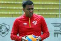 César Farías permanecerá con Aucas durante la temporada 2023.