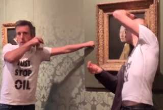 Nuevo ataque de activistas clim&aacute;ticos a una obra de arte: &ldquo;La Joven de la Perla&rdquo; de Vermeer