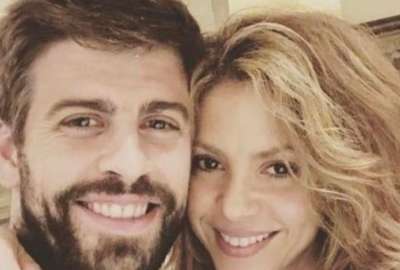 Piqu&eacute; public&oacute; la foto con su nueva novia en la red social donde a&uacute;n tiene im&aacute;genes con Shakira