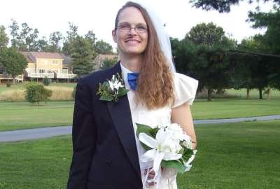 Antoine Cheval durante su simb&oacute;lica boda con &eacute;l mismo. 