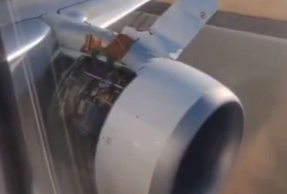 Se desprendieron partes de un avión en pleno vuelo