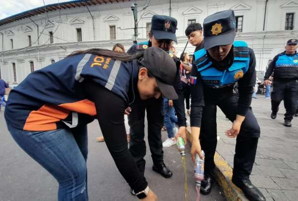 La Agencia Metropolitana de Control realiza operativos en el espacio p&uacute;blico por Fiestas de Quito.