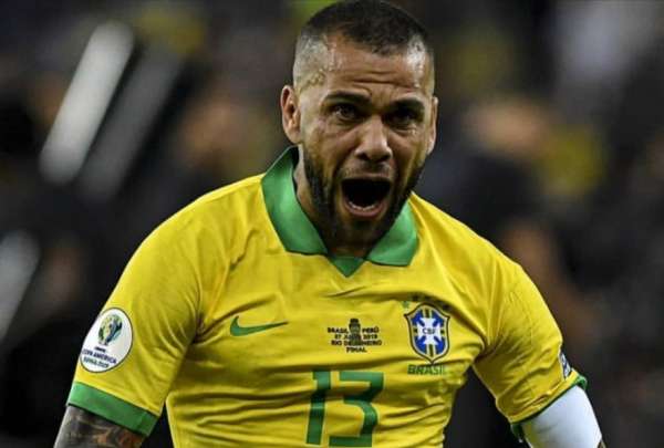 Dani Alves respondi&oacute; a las cr&iacute;ticas por su convocatoria para Qatar 2022