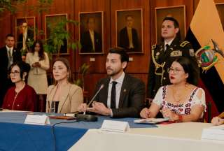 Olsen pide la renuncia a 40 funcionarios, quienes ser&iacute;an familiares de asamble&iacute;stas