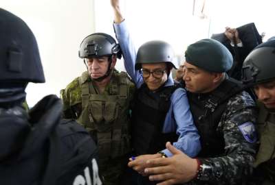 El candidato presidencial Christian Zurita lleg&oacute; a su recinto electoral en Quito con fuerte resguardo policial.