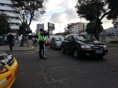 Polic&iacute;a Nacional deton&oacute; una caja con documentos en el mercado I&ntilde;aquito