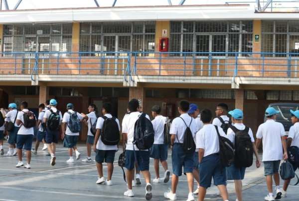La ceremonia de inauguraci&oacute;n en el a&ntilde;o lectivo en las unidades educativas del r&eacute;gimen Costa y Gal&aacute;pagos se realiz&oacute; en Guayaquil. 