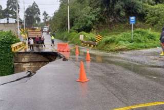Cerrada la v&iacute;a Loja-Malacatos por p&eacute;rdida de calzada